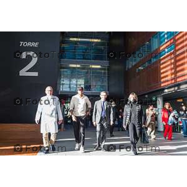 Cronaca, Bergamo - 12/12/2025 MARCELL JACOBS E REGIONE LOMBARDIA CONSEGNANO DONI A BAMBINI OSPEDALI BERGAMO E BRESCIA PER SANTA LUCIA