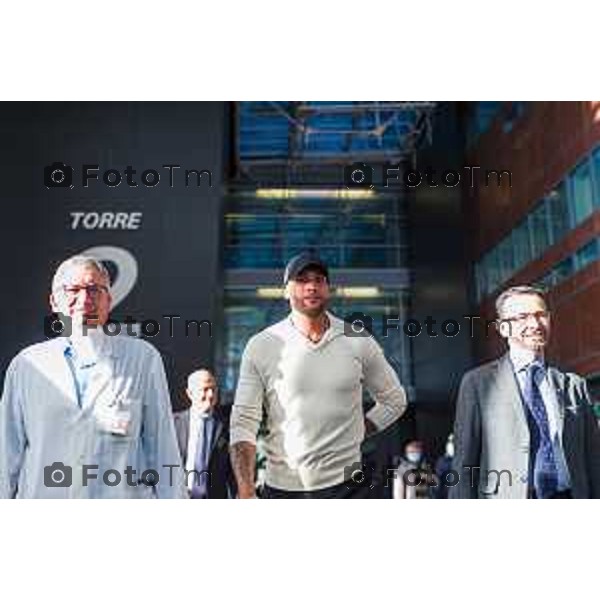 Cronaca, Bergamo - 12/12/2025 MARCELL JACOBS E REGIONE LOMBARDIA CONSEGNANO DONI A BAMBINI OSPEDALI BERGAMO E BRESCIA PER SANTA LUCIA