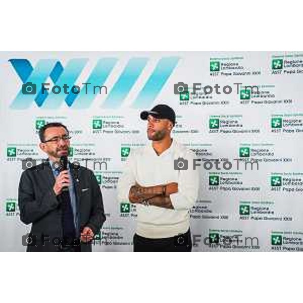 Cronaca, Bergamo - 12/12/2025 MARCELL JACOBS E REGIONE LOMBARDIA CONSEGNANO DONI A BAMBINI OSPEDALI BERGAMO E BRESCIA PER SANTA LUCIA