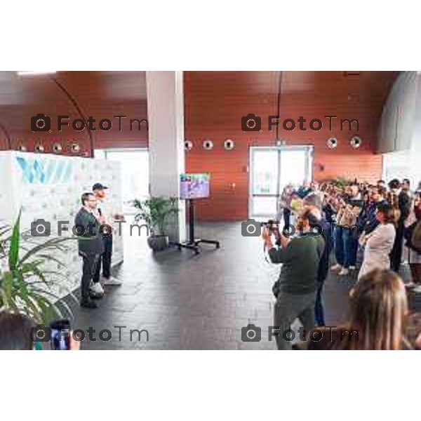 Cronaca, Bergamo - 12/12/2025 MARCELL JACOBS E REGIONE LOMBARDIA CONSEGNANO DONI A BAMBINI OSPEDALI BERGAMO E BRESCIA PER SANTA LUCIA