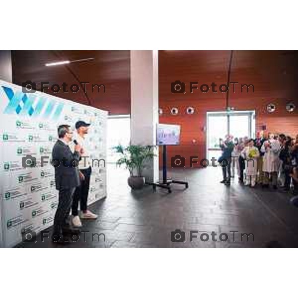 Cronaca, Bergamo - 12/12/2025 MARCELL JACOBS E REGIONE LOMBARDIA CONSEGNANO DONI A BAMBINI OSPEDALI BERGAMO E BRESCIA PER SANTA LUCIA