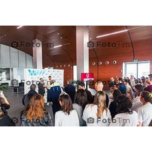 Cronaca, Bergamo - 12/12/2025 MARCELL JACOBS E REGIONE LOMBARDIA CONSEGNANO DONI A BAMBINI OSPEDALI BERGAMO E BRESCIA PER SANTA LUCIA