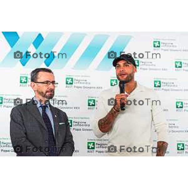 Cronaca, Bergamo - 12/12/2025 MARCELL JACOBS E REGIONE LOMBARDIA CONSEGNANO DONI A BAMBINI OSPEDALI BERGAMO E BRESCIA PER SANTA LUCIA