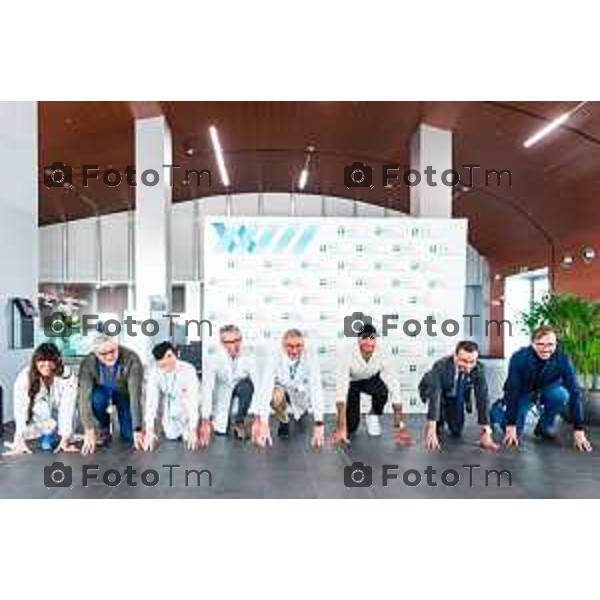 Cronaca, Bergamo - 12/12/2025 MARCELL JACOBS E REGIONE LOMBARDIA CONSEGNANO DONI A BAMBINI OSPEDALI BERGAMO E BRESCIA PER SANTA LUCIA