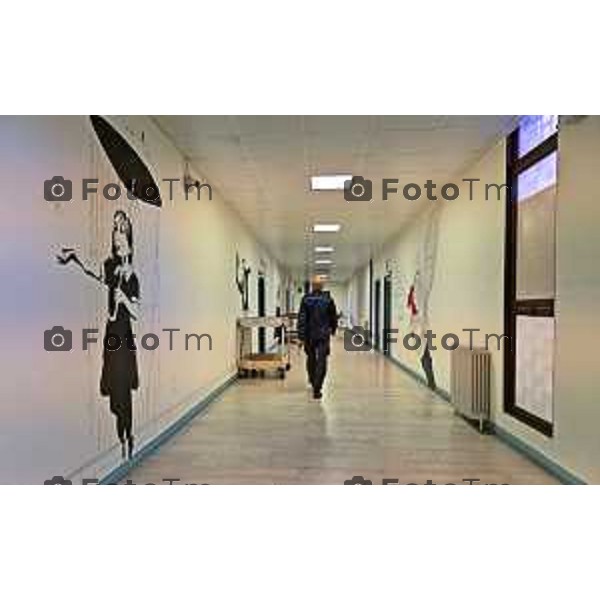 Tiziano Manzoni/LaPresse 12-12- 2025 Italia Cronaca Bergamo Bergamo concerto presso la Casa Circondariale di Bergamo Associazione Amici del Festival Pianistico Internazionale Soprano Francesca Tiburzi Tenore Luigi Albani al pianoforte il Maestro Samuele Pala Direttore del carcere, dott.ssa Antonina D\'Onofrio