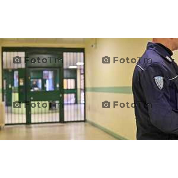 Tiziano Manzoni/LaPresse 12-12- 2025 Italia Cronaca Bergamo Bergamo concerto presso la Casa Circondariale di Bergamo Associazione Amici del Festival Pianistico Internazionale Soprano Francesca Tiburzi Tenore Luigi Albani al pianoforte il Maestro Samuele Pala Direttore del carcere, dott.ssa Antonina D\'Onofrio