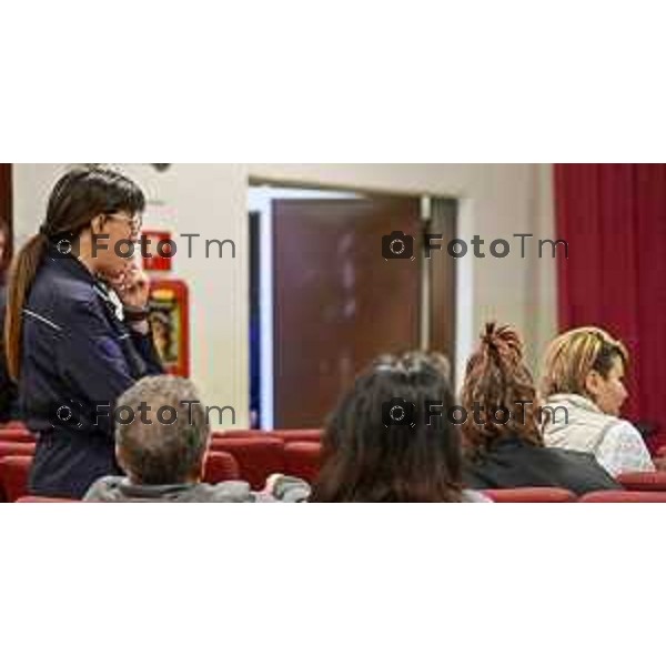 Tiziano Manzoni/LaPresse 12-12- 2025 Italia Cronaca Bergamo Bergamo concerto presso la Casa Circondariale di Bergamo Associazione Amici del Festival Pianistico Internazionale Soprano Francesca Tiburzi Tenore Luigi Albani al pianoforte il Maestro Samuele Pala Direttore del carcere, dott.ssa Antonina D\'Onofrio