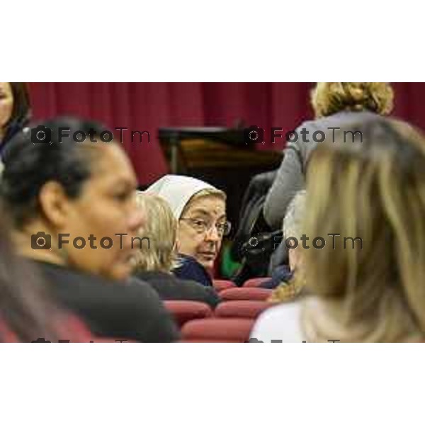 Tiziano Manzoni/LaPresse 12-12- 2025 Italia Cronaca Bergamo Bergamo concerto presso la Casa Circondariale di Bergamo Associazione Amici del Festival Pianistico Internazionale Soprano Francesca Tiburzi Tenore Luigi Albani al pianoforte il Maestro Samuele Pala Direttore del carcere, dott.ssa Antonina D\'Onofrio