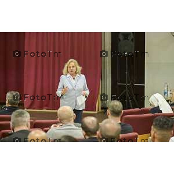 Tiziano Manzoni/LaPresse 12-12- 2025 Italia Cronaca Bergamo Bergamo concerto presso la Casa Circondariale di Bergamo Associazione Amici del Festival Pianistico Internazionale Soprano Francesca Tiburzi Tenore Luigi Albani al pianoforte il Maestro Samuele Pala Direttore del carcere, dott.ssa Antonina D\'Onofrio