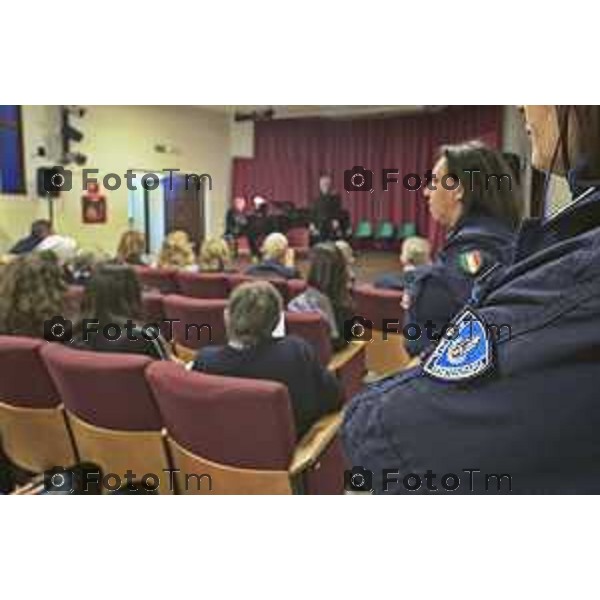 Tiziano Manzoni/LaPresse 12-12- 2025 Italia Cronaca Bergamo Bergamo concerto presso la Casa Circondariale di Bergamo Associazione Amici del Festival Pianistico Internazionale Soprano Francesca Tiburzi Tenore Luigi Albani al pianoforte il Maestro Samuele Pala Direttore del carcere, dott.ssa Antonina D\'Onofrio