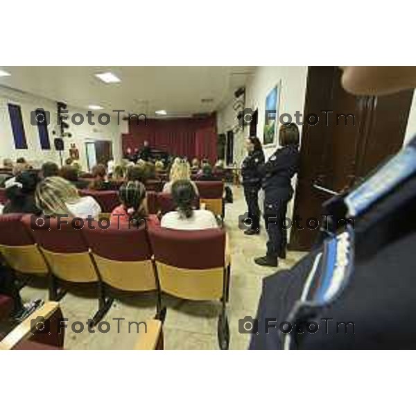 Tiziano Manzoni/LaPresse 12-12- 2025 Italia Cronaca Bergamo Bergamo concerto presso la Casa Circondariale di Bergamo Associazione Amici del Festival Pianistico Internazionale Soprano Francesca Tiburzi Tenore Luigi Albani al pianoforte il Maestro Samuele Pala Direttore del carcere, dott.ssa Antonina D\'Onofrio