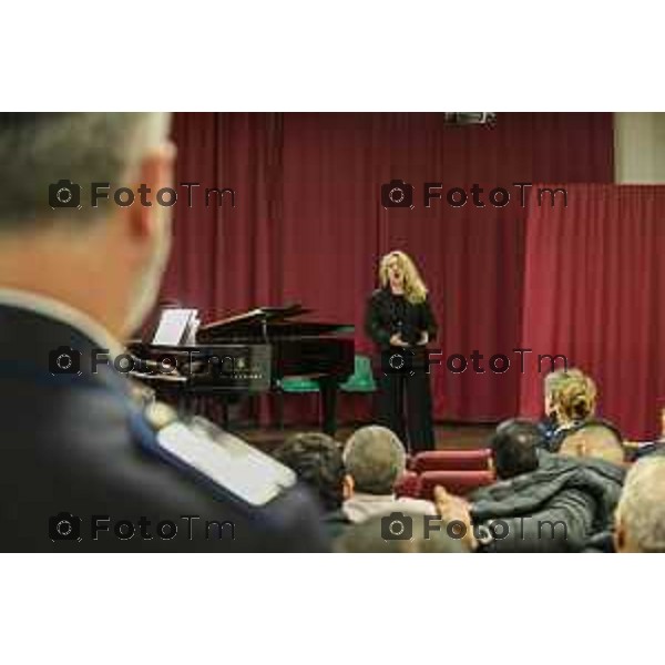 Tiziano Manzoni/LaPresse 12-12- 2025 Italia Cronaca Bergamo Bergamo concerto presso la Casa Circondariale di Bergamo Associazione Amici del Festival Pianistico Internazionale Soprano Francesca Tiburzi Tenore Luigi Albani al pianoforte il Maestro Samuele Pala Direttore del carcere, dott.ssa Antonina D\'Onofrio