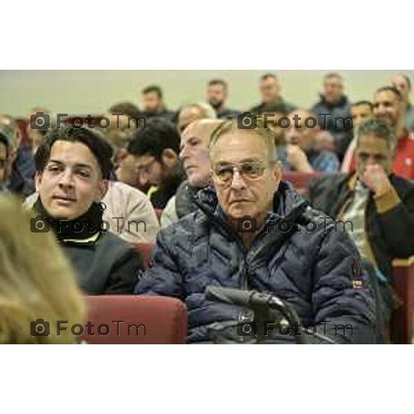 Tiziano Manzoni/LaPresse 12-12- 2025 Italia Cronaca Bergamo Bergamo concerto presso la Casa Circondariale di Bergamo Associazione Amici del Festival Pianistico Internazionale Soprano Francesca Tiburzi Tenore Luigi Albani al pianoforte il Maestro Samuele Pala Direttore del carcere, dott.ssa Antonina D\'Onofrio