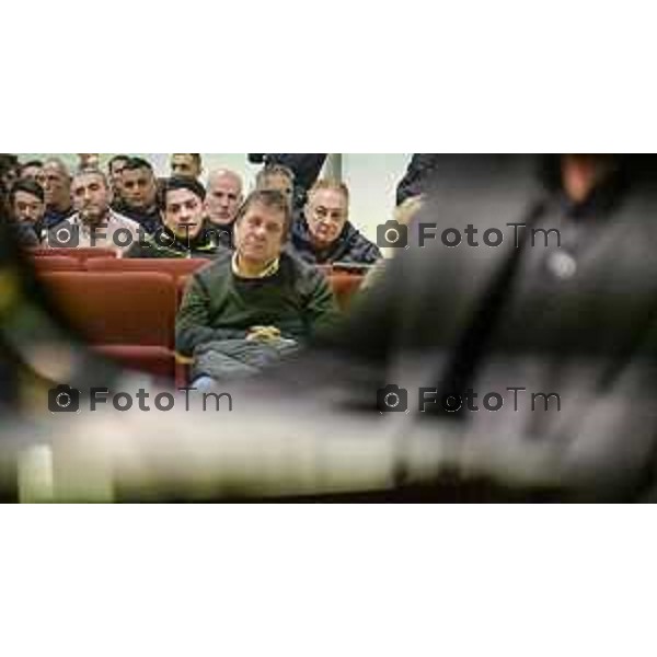 Tiziano Manzoni/LaPresse 12-12- 2025 Italia Cronaca Bergamo Bergamo concerto presso la Casa Circondariale di Bergamo Associazione Amici del Festival Pianistico Internazionale Soprano Francesca Tiburzi Tenore Luigi Albani al pianoforte il Maestro Samuele Pala Direttore del carcere, dott.ssa Antonina D\'Onofrio