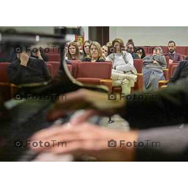 Tiziano Manzoni/LaPresse 12-12- 2025 Italia Cronaca Bergamo Bergamo concerto presso la Casa Circondariale di Bergamo Associazione Amici del Festival Pianistico Internazionale Soprano Francesca Tiburzi Tenore Luigi Albani al pianoforte il Maestro Samuele Pala Direttore del carcere, dott.ssa Antonina D\'Onofrio