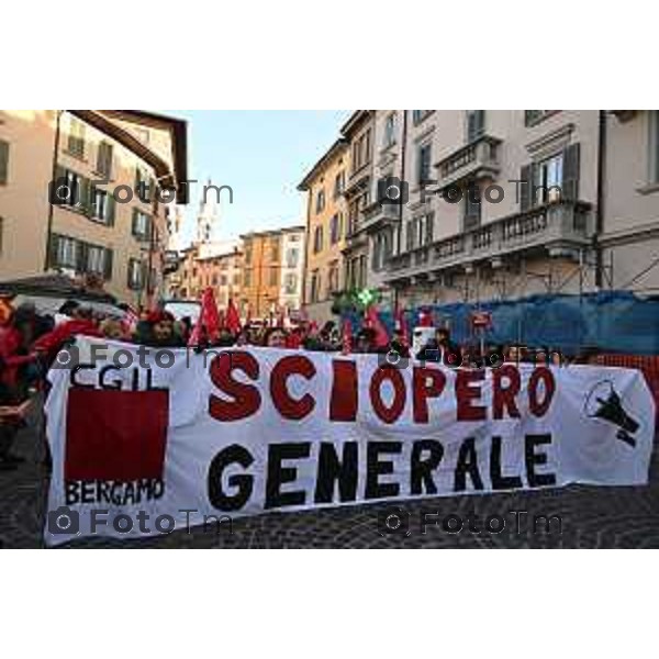 Tiziano Manzoni/LaPresse 8-11- 2025 Italia Cronaca Bergamo Bergamo sciopero generale cgil fiom dicembre 2025