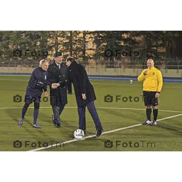 Tiziano Manzoni/LaPresse 15-12- 2025 Italia Cronaca Bergamo Accademia della Guardia di finanza - Evento benefico "Un Calcio al Tumore"Ospedale “Papa Giovanni XXIII” e l’Associazione “Accademia dello Sport per la Solidarietà” di Bergamo, nasce con l’obiettivo di sostenere concretamente la ricerca e l’innovazione tecnologica nella lotta contro i tumori.