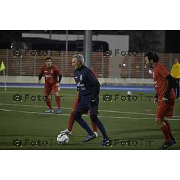 Tiziano Manzoni/LaPresse 15-12- 2025 Italia Cronaca Bergamo Accademia della Guardia di finanza - Evento benefico "Un Calcio al Tumore"Ospedale “Papa Giovanni XXIII” e l’Associazione “Accademia dello Sport per la Solidarietà” di Bergamo, nasce con l’obiettivo di sostenere concretamente la ricerca e l’innovazione tecnologica nella lotta contro i tumori.