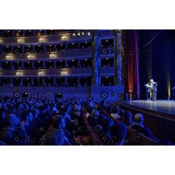 iziano Manzoni/LaPresse 15-12- 2025 Italia Cronaca Bergamo Alessandro Barbero Teatro Donizetti nuovo libro dedicato a San Francesco2025