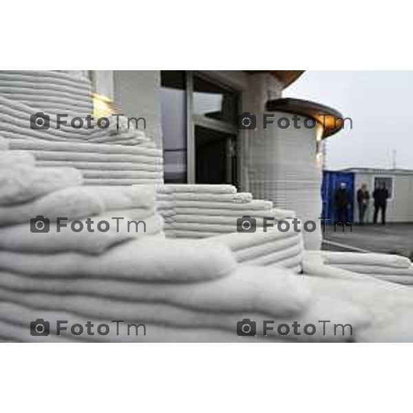 Tiziano Manzoni/LaPresse 19-12- 2025 Italia Cronaca Bergamo Bergamo primo manufatto edilizio italiano realizzato con tecnologia di stampa 3D architettonica, “Ol Casél”