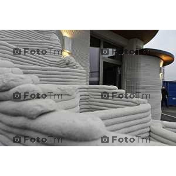 Tiziano Manzoni/LaPresse 19-12- 2025 Italia Cronaca Bergamo Bergamo primo manufatto edilizio italiano realizzato con tecnologia di stampa 3D architettonica, “Ol Casél”