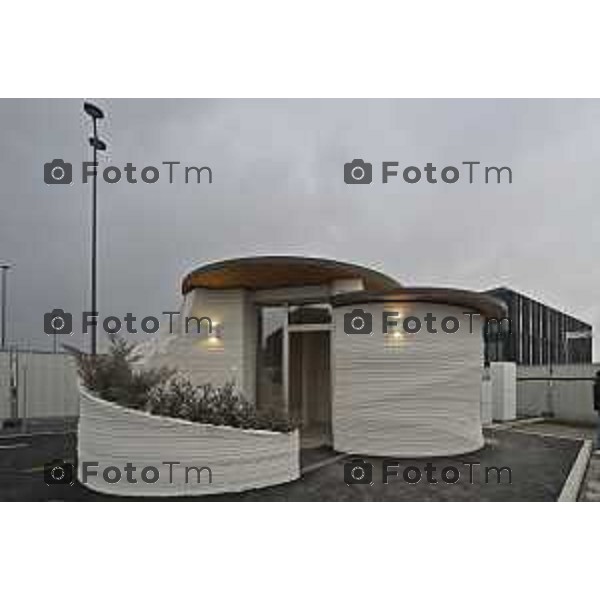 Tiziano Manzoni/LaPresse 19-12- 2025 Italia Cronaca Bergamo Bergamo primo manufatto edilizio italiano realizzato con tecnologia di stampa 3D architettonica, “Ol Casél”