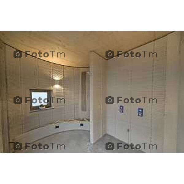 Tiziano Manzoni/LaPresse 19-12- 2025 Italia Cronaca Bergamo Bergamo primo manufatto edilizio italiano realizzato con tecnologia di stampa 3D architettonica, “Ol Casél”