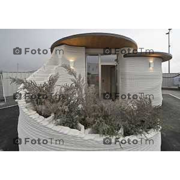 Tiziano Manzoni/LaPresse 19-12- 2025 Italia Cronaca Bergamo Bergamo primo manufatto edilizio italiano realizzato con tecnologia di stampa 3D architettonica, “Ol Casél”