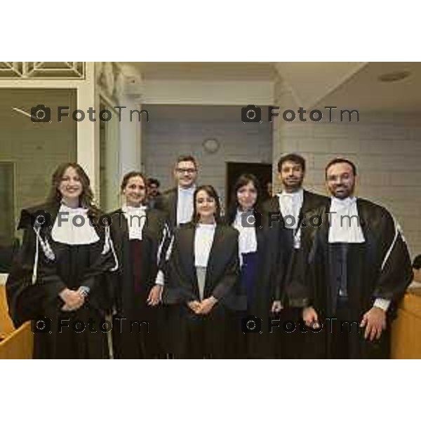 Tiziano Manzoni/LaPresse 18-12- 2025 Italia Cronaca bg tribunale nominati nuovi giudici e magistrati da sx Camilla Luraghi Michela Rillosi davanti la dott Marta Giuca Jacopo Chiodo Michela Loretto Antonio Meda Dott Gianfranco PerrilloTiziano Manzoni/LaPresse 18-12- 2025 Italia Cronaca bg tribunale nominati nuovi giudici e magistrati Antonio Meda Dotto Romanelli Procuratore Dott Gianfranco Perrillo Michela Rillosi Bergamasca Marta Giuca Michela Loretto Jacopo Chiodo Camilla Luraghi Bergamasca