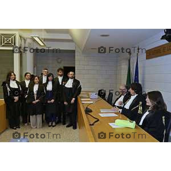 Tiziano Manzoni/LaPresse 18-12- 2025 Italia Cronaca bg tribunale nominati nuovi giudici e magistrati da sx Camilla Luraghi Michela Rillosi davanti la dott Marta Giuca Jacopo Chiodo Michela Loretto Antonio Meda Dott Gianfranco PerrilloTiziano Manzoni/LaPresse 18-12- 2025 Italia Cronaca bg tribunale nominati nuovi giudici e magistrati Antonio Meda Dotto Romanelli Procuratore Dott Gianfranco Perrillo Michela Rillosi Bergamasca Marta Giuca Michela Loretto Jacopo Chiodo Camilla Luraghi Bergamasca
