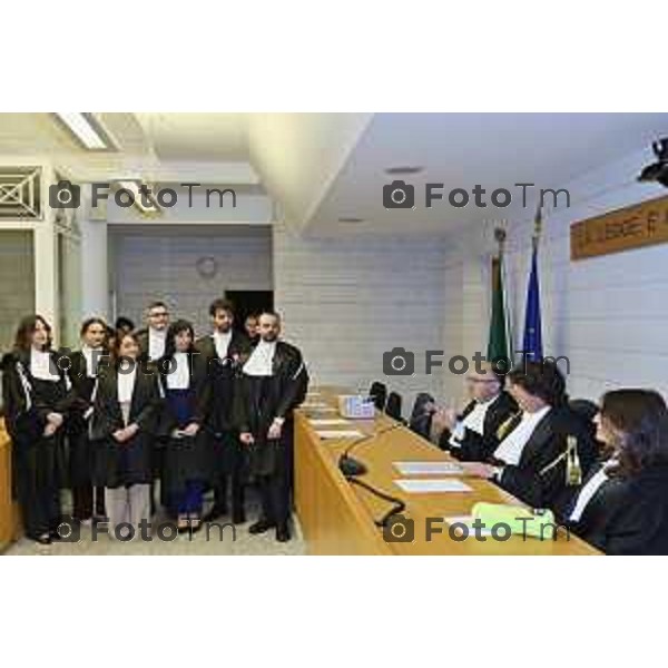 Tiziano Manzoni/LaPresse 18-12- 2025 Italia Cronaca bg tribunale nominati nuovi giudici e magistrati da sx Camilla Luraghi Michela Rillosi davanti la dott Marta Giuca Jacopo Chiodo Michela Loretto Antonio Meda Dott Gianfranco PerrilloTiziano Manzoni/LaPresse 18-12- 2025 Italia Cronaca bg tribunale nominati nuovi giudici e magistrati da sx Camilla Luraghi Michela Rillosi davanti la dott Marta Giuca Jacopo Chiodo Michela Loretto Antonio Meda Dott Gianfranco Perrillo