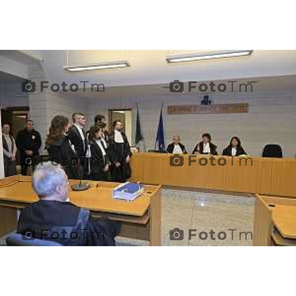 Tiziano Manzoni/LaPresse 18-12- 2025 Italia Cronaca bg tribunale nominati nuovi giudici e magistrati da sx Camilla Luraghi Michela Rillosi davanti la dott Marta Giuca Jacopo Chiodo Michela Loretto Antonio Meda Dott Gianfranco PerrilloTiziano Manzoni/LaPresse 18-12- 2025 Italia Cronaca bg tribunale nominati nuovi giudici e magistrati Antonio Meda Dotto Romanelli Procuratore Dott Gianfranco Perrillo Michela Rillosi Bergamasca Marta Giuca Michela Loretto Jacopo Chiodo Camilla Luraghi Bergamasca