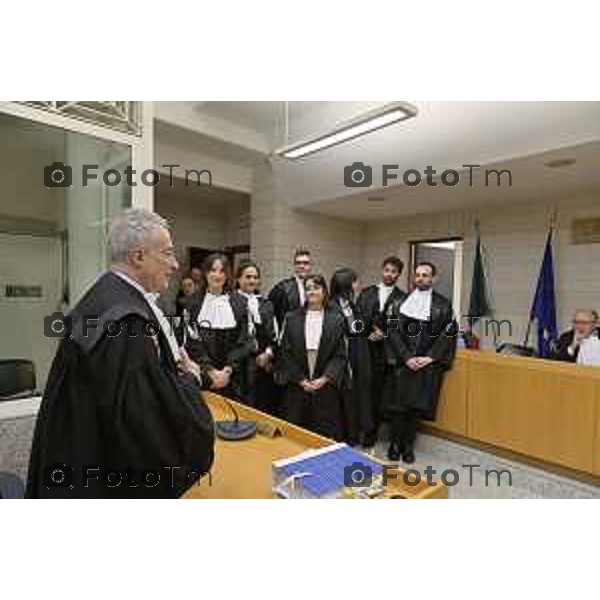 Tiziano Manzoni/LaPresse 18-12- 2025 Italia Cronaca bg tribunale nominati nuovi giudici e magistrati da sx Camilla Luraghi Michela Rillosi davanti la dott Marta Giuca Jacopo Chiodo Michela Loretto Antonio Meda Dott Gianfranco PerrilloTiziano Manzoni/LaPresse 18-12- 2025 Italia Cronaca bg tribunale nominati nuovi giudici e magistrati Antonio Meda Dotto Romanelli Procuratore Dott Gianfranco Perrillo Michela Rillosi Bergamasca Marta Giuca Michela Loretto Jacopo Chiodo Camilla Luraghi Bergamasca