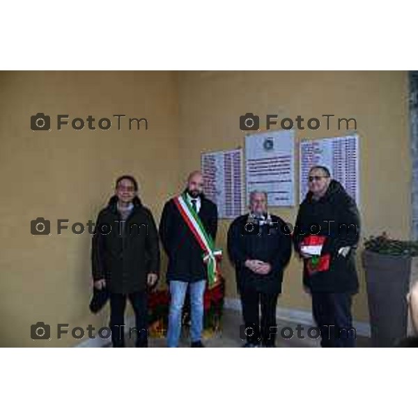 Tiziano Manzoni/LaPresse 22-12- 2025 Italia Cronaca Bergamo Svelamento delle lapidi dedicate alle 54 vittime bergamasche del bombardamento di Dalmine del 1944