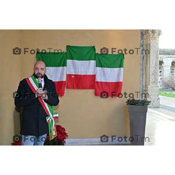 Tiziano Manzoni/LaPresse 22-12- 2025 Italia Cronaca Bergamo Svelamento delle lapidi dedicate alle 54 vittime bergamasche del bombardamento di Dalmine del 1944