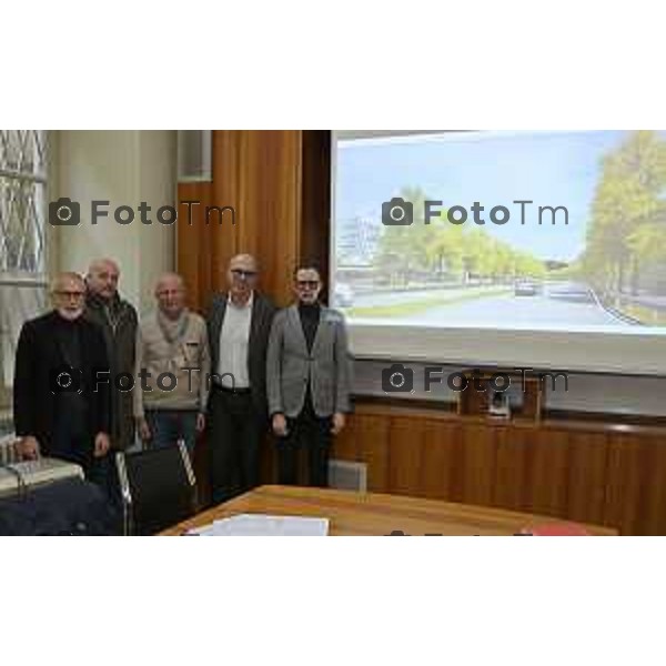 Tiziano Manzoni/LaPresse 30-12- 2025 Italia Cronaca Bergamo il primo da sx sconosciuto Bruno Scarpellini, Francesco Valesini, Emilio Pesenti, Marco Pinetti al tavolo della conferenza stampa comune di Bg