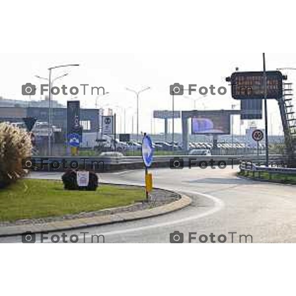 Tiziano Manzoni/LaPresse 30-12- 2025 Italia Cronaca Bergamo il primo da sx sconosciuto Bruno Scarpellini, Francesco Valesini, Emilio Pesenti, Marco Pinetti al tavolo della conferenza stampa comune di Bg