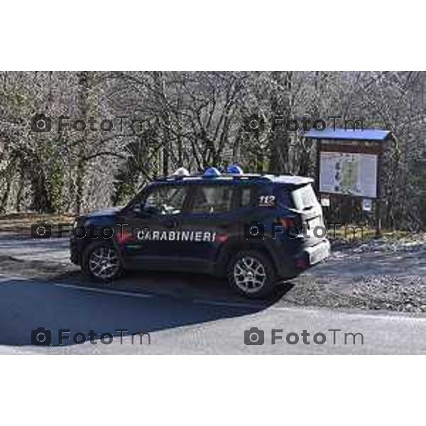 Taleggio bg il cadavere di un egiziano rinvenuto in un bosco con segni di violenza 