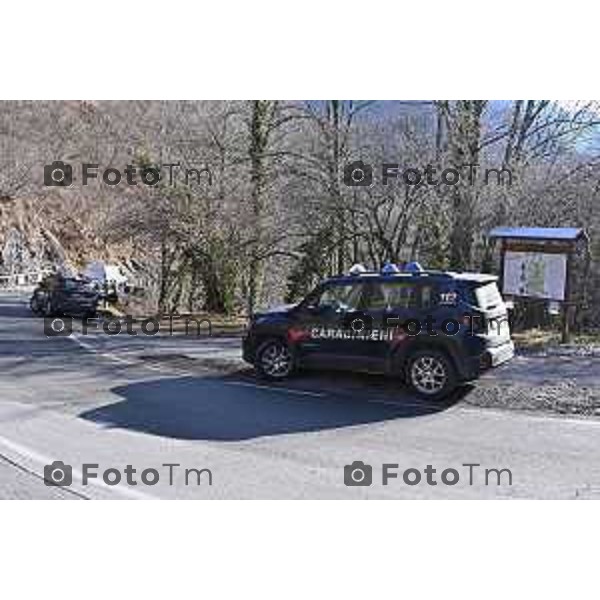 Taleggio bg il cadavere di un egiziano rinvenuto in un bosco con segni di violenza 