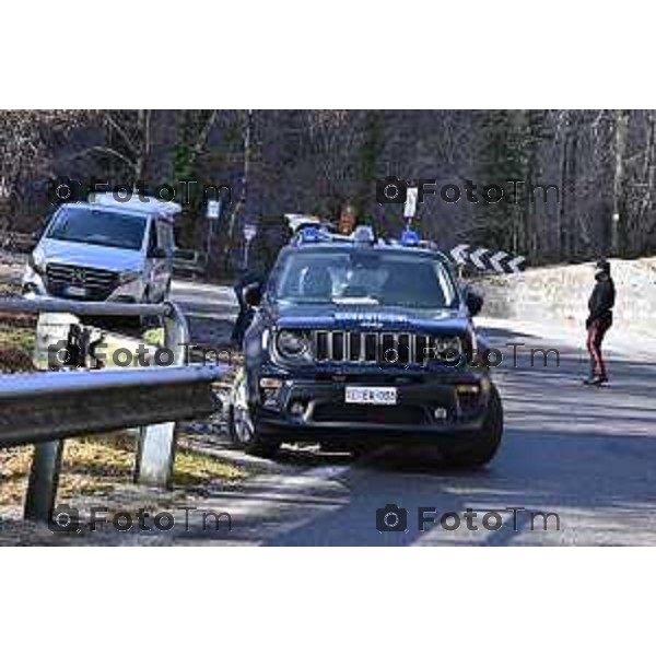 Taleggio bg il cadavere di un egiziano rinvenuto in un bosco con segni di violenza 