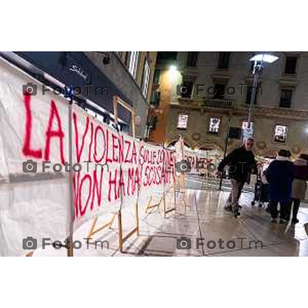 Bergamo, 8 Gennaio 2026 - Svelamento cartello contro la violenza di genere a Bergamo, Largo Rezzara. partecipano Marzia Marchesi - Assessora alle pari opportunità / Sara Modora - Coordinatrice ed operatrice dell\'accoglienza presso Associazione aiuto donna
