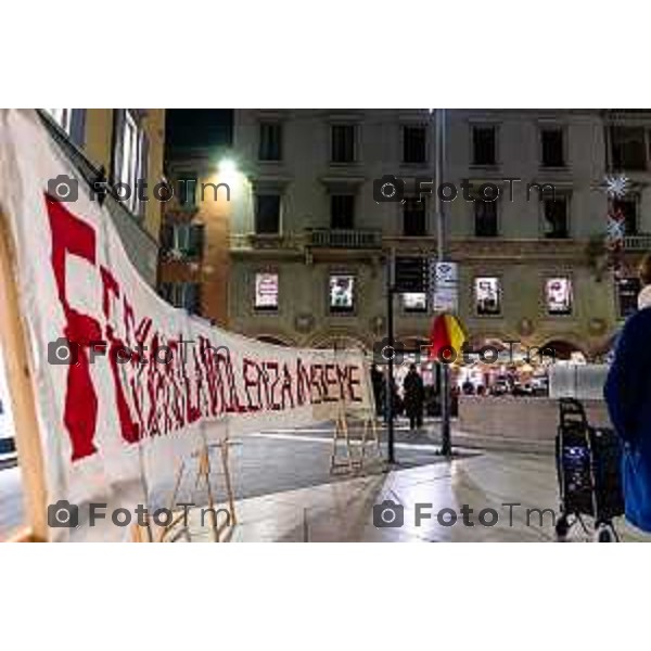Bergamo, 8 Gennaio 2026 - Svelamento cartello contro la violenza di genere a Bergamo, Largo Rezzara. partecipano Marzia Marchesi - Assessora alle pari opportunità / Sara Modora - Coordinatrice ed operatrice dell\'accoglienza presso Associazione aiuto donna