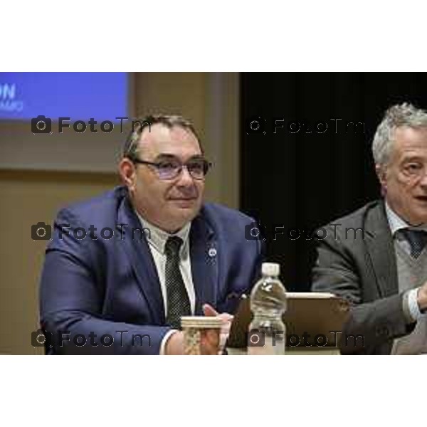 Tiziano Manzoni/LaPresse 16-01- 2026 Italia Cronaca Bergamo Liceo Mascheroni convegno sulla legalita e la giustizia con il procuratore capo Romanelli nella foto Paolo Botteon e il procuratore Maurizio Romanelli