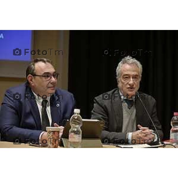 Tiziano Manzoni/LaPresse 16-01- 2026 Italia Cronaca Bergamo Liceo Mascheroni convegno sulla legalita e la giustizia con il procuratore capo Romanelli nella foto Paolo Botteon e il procuratore Maurizio Romanelli