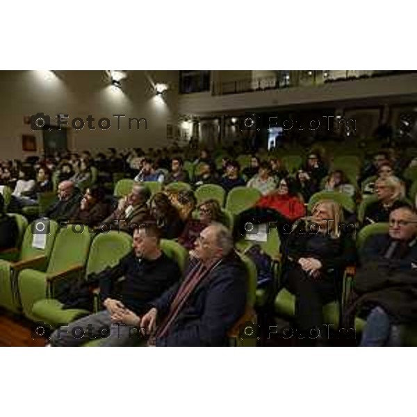 Tiziano Manzoni/LaPresse 16-01- 2026 Italia Cronaca Bergamo Liceo Mascheroni convegno sulla legalita e la giustizia con il procuratore capo Romanelli nella foto Figlio al centro e Nuora di Giovanni Pannunzio