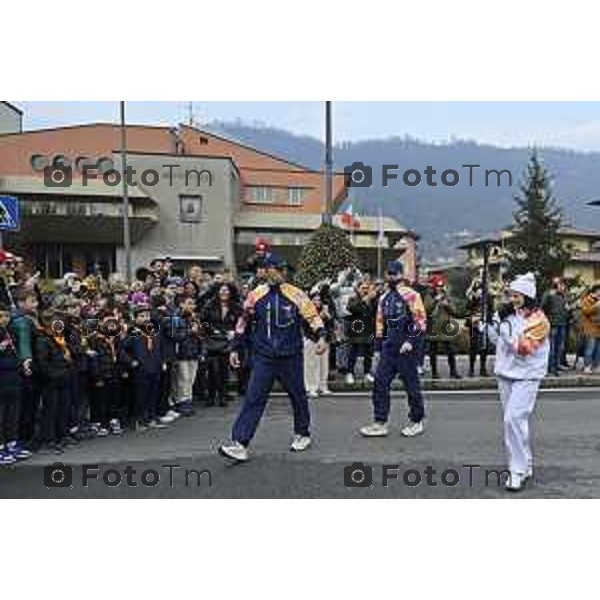 Tiziano Manzoni/LaPresse 17-01- 2026 Italia Cronaca Bergamo Sarnico passaggio della fiaccola olimpica nel paese di Sarnico per Paratico.