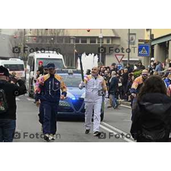 Tiziano Manzoni/LaPresse 17-01- 2026 Italia Cronaca Bergamo Sarnico passaggio della fiaccola olimpica nel paese di Sarnico per Paratico.