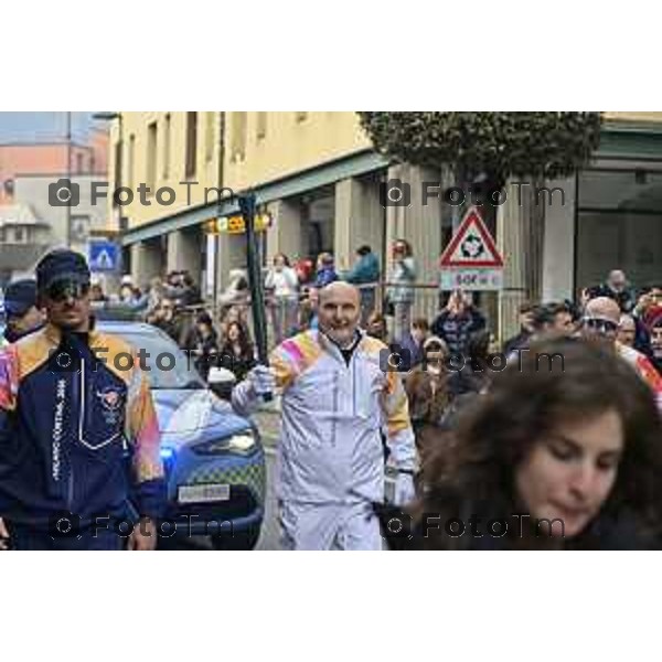 Tiziano Manzoni/LaPresse 17-01- 2026 Italia Cronaca Bergamo Sarnico passaggio della fiaccola olimpica nel paese di Sarnico per Paratico.