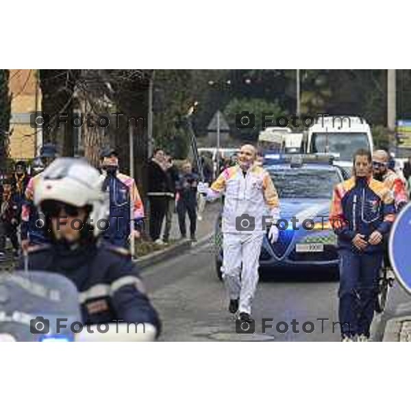 Tiziano Manzoni/LaPresse 17-01- 2026 Italia Cronaca Bergamo Sarnico passaggio della fiaccola olimpica nel paese di Sarnico per Paratico.