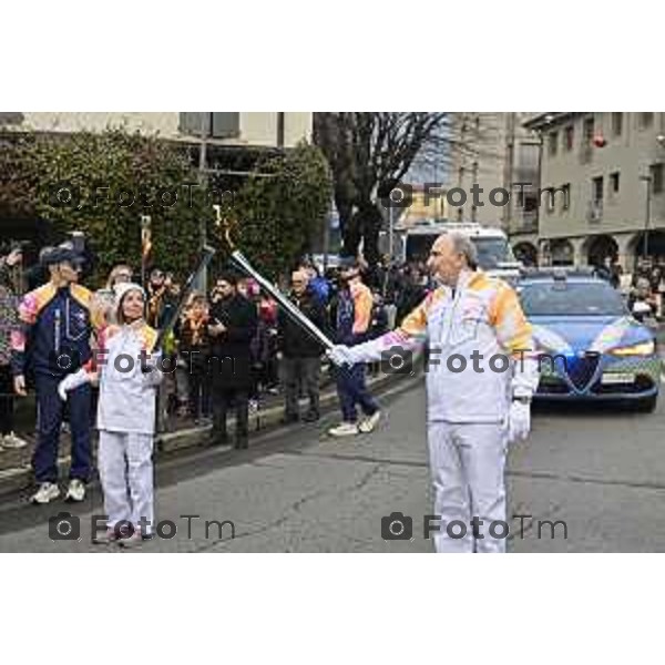 Tiziano Manzoni/LaPresse 17-01- 2026 Italia Cronaca Bergamo Sarnico passaggio della fiaccola olimpica nel paese di Sarnico per Paratico.